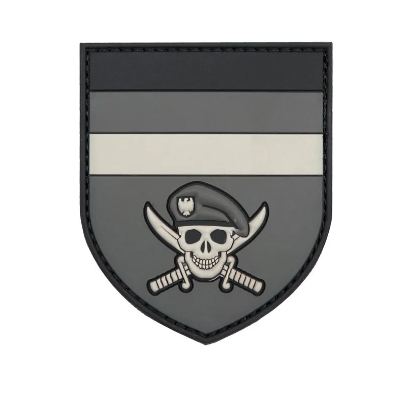 Nášivka plastová 3D štít s lebkou COMMANDO šedočerná Nová Kolekce