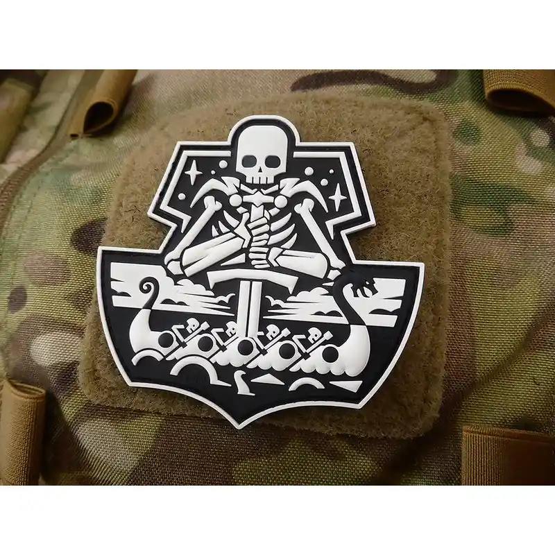 Kup Teď Nášivka GHOST SHIP SKULL plast ČERNÁ/BÍLÁ