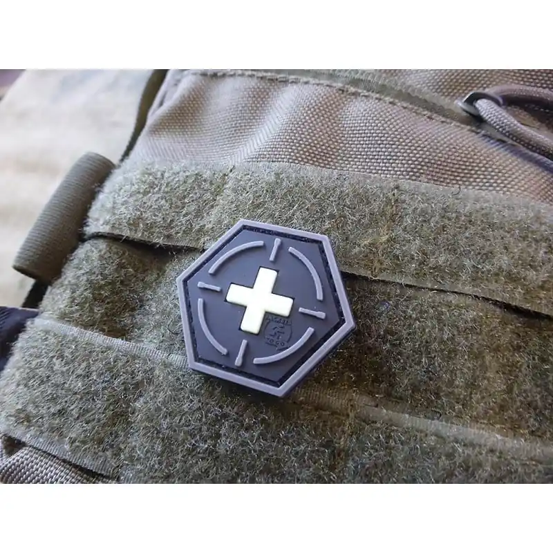 Nášivka MEDIC RED CROSS plastová velcro GLOW IN THE DARK Dokud Zásoby Vydrží